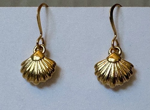 Vintage seashell charm gold - seashell,